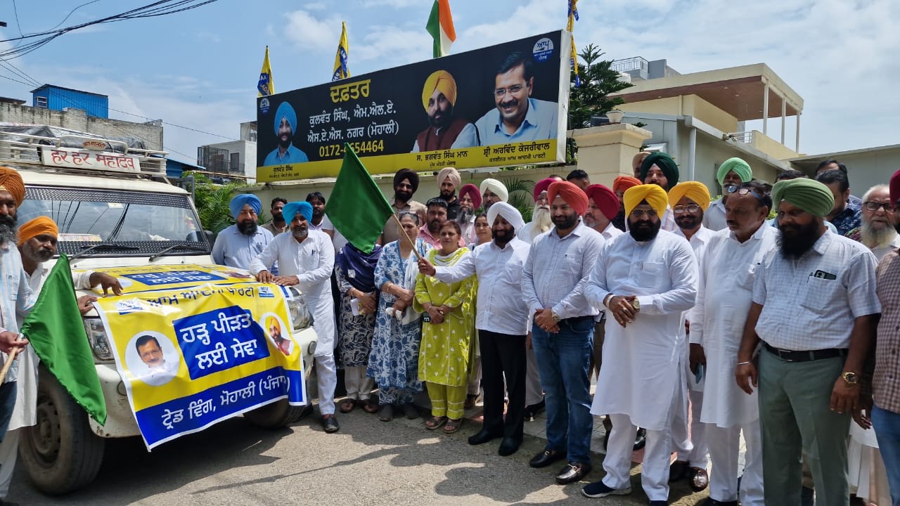 MLA Kulwant Singh sends relief material for Pathankot flood victims.